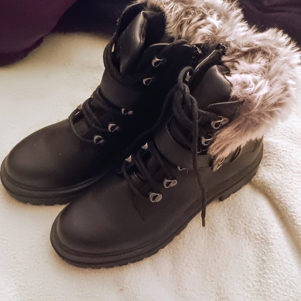 Stylish Black Fur-Lined Boots